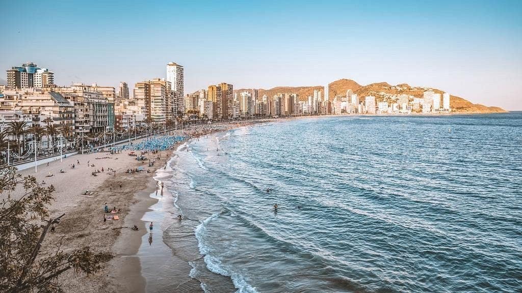 Brokla Realty (1) Коммерческий хостел в продаже в центре Бенидорма