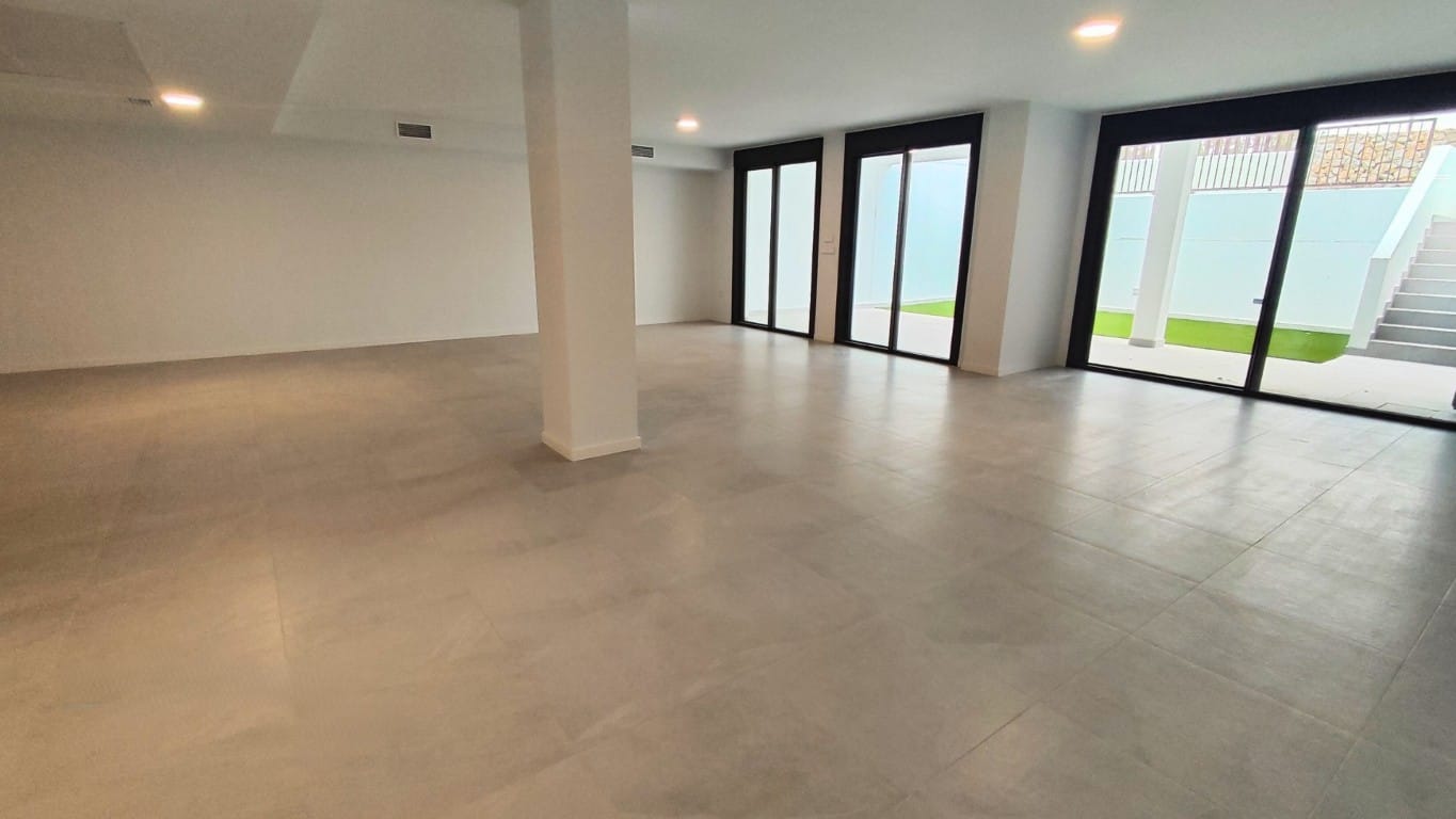 Роскошный-таунхаус-с-садом-в-продажу-в-Финестрате-10