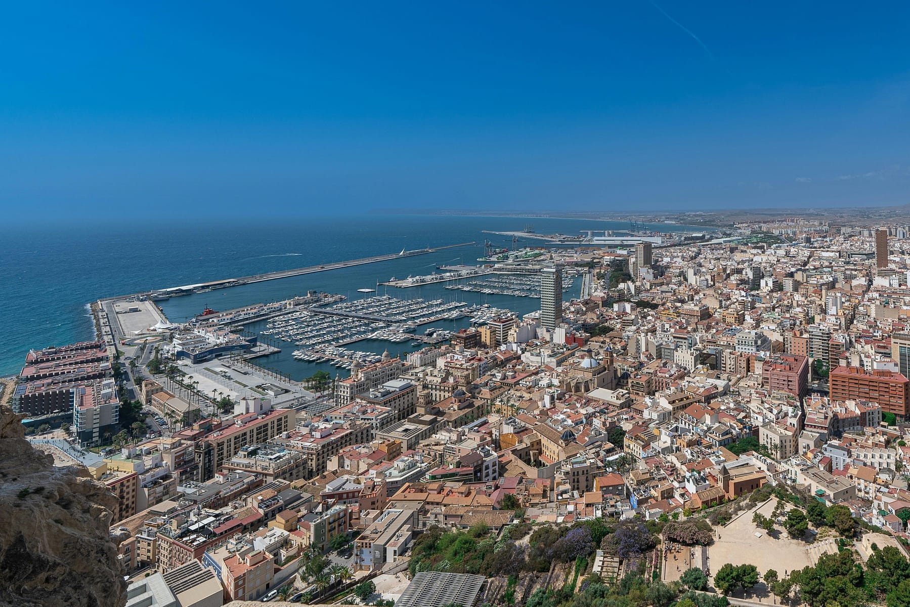 Benidorm vs. Alicante 2026: Which Costa Blanca Hub is Right for You? 2 Alicante