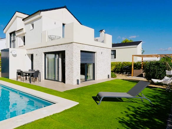 Modern Villa for Sale in Polop Alicante