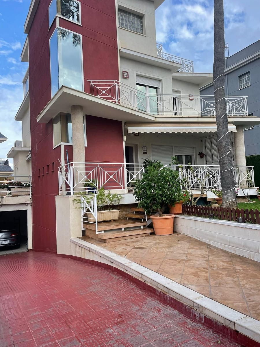 Brokla Realty (1) Luxury 5 Bedroom Villa with Sea View in Alicante